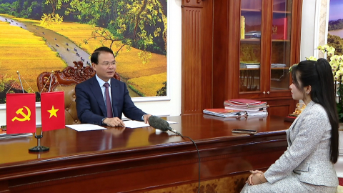 Đồng ch&iacute; B&iacute; thư Tỉnh ủy trả lời phỏng vấn B&aacute;o v&agrave; Ph&aacute;t thanh, Truyền h&igrave;nh Ninh B&igrave;nh về x&acirc;y dựng Ninh B&igrave;nh trở th&agrave;nh th&agrave;nh phố trực thuộc Trung ương
