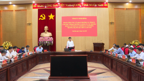 Ban Thường vụ Tỉnh ủy l&agrave;m việc với Ban Thường vụ Đảng ủy c&aacute;c phường
