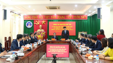 Đồng ch&iacute; Bộ trưởng Bộ Gi&aacute;o dục v&agrave; Đ&agrave;o tạo Nguyễn Kim Sơn thăm v&agrave; l&agrave;m việc với Trường Đại học Hoa Lư