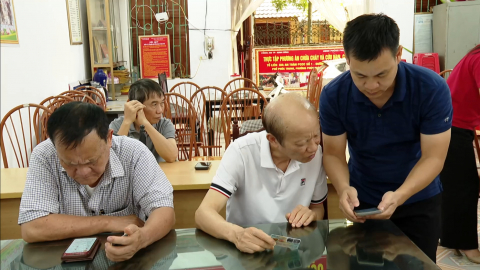 Đẩy mạnh c&agrave;i đặt ứng dụng sổ tay đảng vi&ecirc;n điện tử