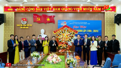 Đồng ch&iacute; Ph&oacute; B&iacute; thư Thường trực Tỉnh ủy thăm, ch&uacute;c mừng nh&acirc;n kỷ niệm 30 năm Ng&agrave;y th&agrave;nh lập Trung t&acirc;m Thanh, thiếu nhi tỉnh
