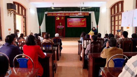 Trao qu&agrave; tết cho hộ c&oacute; ho&agrave;n cảnh kh&oacute; khăn tại Th&agrave;nh phố Ninh B&igrave;nh