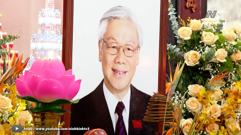 Người d&acirc;n Ninh B&igrave;nh b&agrave;y tỏ sự t&ocirc;n k&iacute;nh v&agrave; tiếc thương Tổng B&iacute; thư Nguyễn Ph&uacute; Trọng