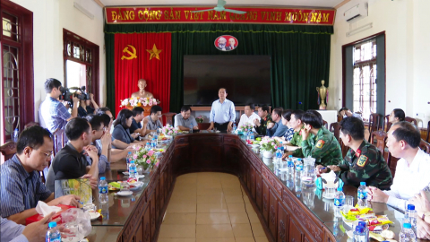 Đồng ch&iacute; Chủ tịch UBND tỉnh Phạm Quang Ngọc kiểm tra, chỉ đạo khắc phục hậu quả b&atilde;o số 10