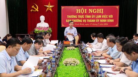 Thường trực Tỉnh ủy l&agrave;m việc với Ban Thường vụ Th&agrave;nh ủy Ninh B&igrave;nh