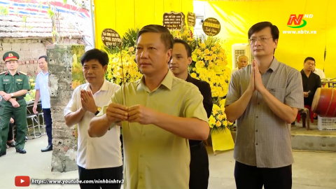 L&atilde;nh đạo Đo&agrave;n Đại biểu Quốc hội tỉnh thăm hỏi gia đ&igrave;nh Đại &uacute;y Nguyễn Đ&igrave;nh Khi&ecirc;m hy sinh khi l&agrave;m nhiệm vụ