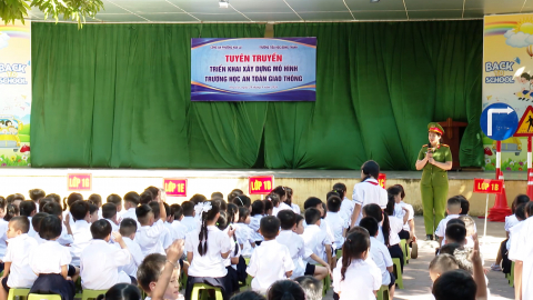 Đẩy mạnh tuy&ecirc;n truyền ph&aacute;p luật về ATGT cho học sinh