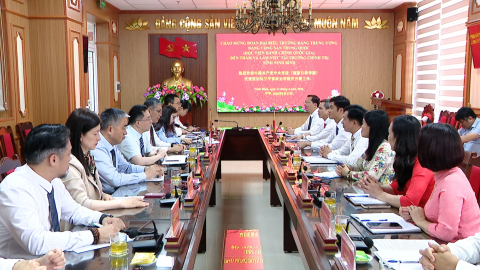 Đo&agrave;n đại biểu Trường Đảng Trung ương Trung Quốc l&agrave;m việc tại Trường Ch&iacute;nh trị tỉnh Ninh B&igrave;nh