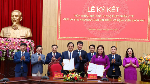  K&yacute; kết thỏa thuận hợp t&aacute;c hỗ trợ ph&aacute;t triển y tế giữa UBND tỉnh Ninh B&igrave;nh v&agrave; Bệnh viện Bạch Mai