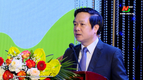 Đồng ch&iacute; Chủ tịch UBND tỉnh ph&aacute;t biểu bế mạc Hội thảo ph&aacute;t triển c&aacute;c sản phẩm cho thị trường qu&agrave; lưu niệm, qu&agrave; tặng du lịch
