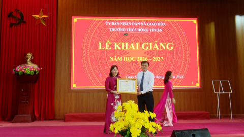 Đồng ch&iacute; Mai Thanh Long Ph&oacute; Chủ tịch HĐND tỉnh dự Lễ khai giảng năm học mới 2026-2027 tại Trường THCS Hồng Thuận, x&atilde; Giao H&ograve;a