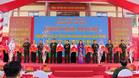 Kh&aacute;nh th&agrave;nh, b&agrave;n giao Trung t&acirc;m sinh hoạt văn h&oacute;a người Mường