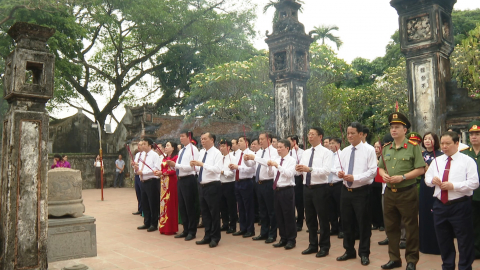 D&acirc;ng hương nh&acirc;n kỷ niệm 1058 năm Đinh Bộ Lĩnh l&ecirc;n ng&ocirc;i Ho&agrave;ng đế