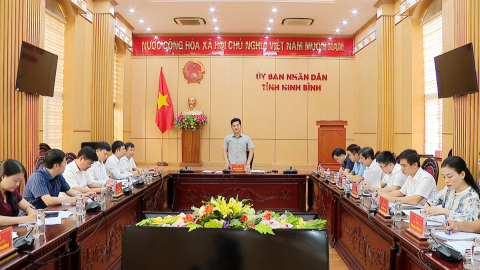 UBND tỉnh l&agrave;m việc với c&aacute;c x&atilde; về ph&aacute;t triển kinh tế - x&atilde; hội