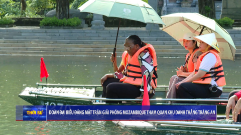 Đo&agrave;n đại biểu Đảng Mặt trận Giải ph&oacute;ng Mozambique tham quan Khu danh thắng Tr&agrave;ng An