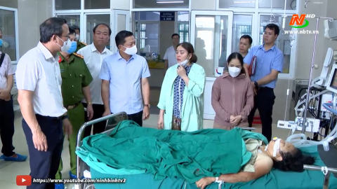 Ban ATGT Quốc gia thăm hỏi nạn nh&acirc;n vụ tai nạn giao th&ocirc;ng tại Ninh B&igrave;nh