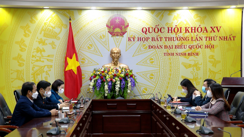Quốc hội thảo luận trực tuyến về c&aacute;c dự &aacute;n luật