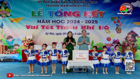 Đồng ch&iacute; Ph&oacute; B&iacute; thư Thường trực Tỉnh ủy thăm, tặng qu&agrave; nh&acirc;n ng&agrave;y Quốc tế Thiếu nhi 1/6.