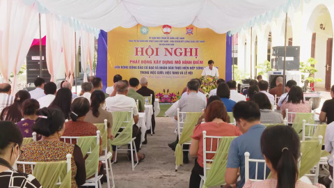 V&acirc;̣n đ&ocirc;̣ng đ&ocirc;̀ng bào có đạo và nh&acirc;n d&acirc;n thực hi&ecirc;̣n n&ecirc;́p s&ocirc;́ng văn minh