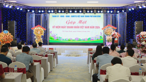 Th&agrave;nh phố Ninh B&igrave;nh, Nho Quan, Kim Sơn gặp mặt kỷ niệm ng&agrave;y Doanh nh&acirc;n Việt Nam