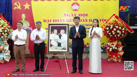 Đồng ch&iacute; Chủ tịch UBND tỉnh Trần Huy Tuấn dự Ng&agrave;y hội đại đo&agrave;n kết tại tổ d&acirc;n phố Thanh Nộn 2, phường L&yacute; Thường Kiệt.