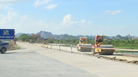 T&acirc;̣p trung thi c&ocirc;ng tuy&ecirc;́n đường từ C&acirc;̀u Tu đ&ecirc;́n C&acirc;̀u Cọ
