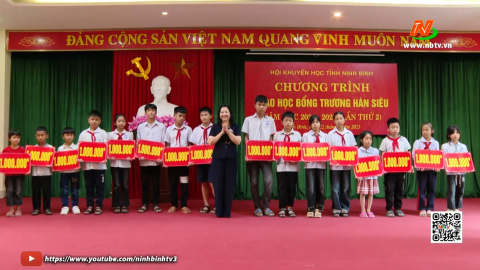 Hội Khuyến học tỉnh trao học bổng Trương H&aacute;n Si&ecirc;u đợt 2, năm học 2024 - 2025