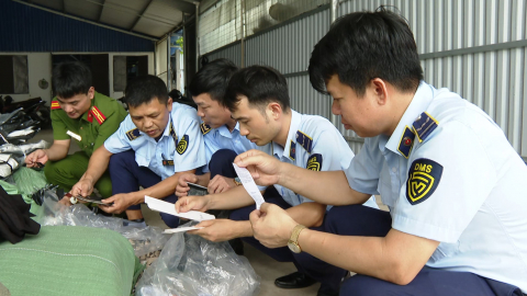 Ph&aacute;t hiện cơ sở sản xuất h&agrave;ng h&oacute;a giả mạo nh&atilde;n hiệu