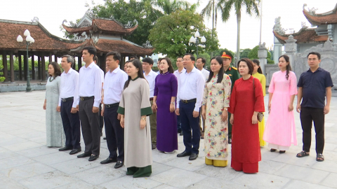 D&acirc;ng hương tưởng niệm mười nữ d&acirc;n qu&acirc;n ph&aacute;o ph&ograve;ng kh&ocirc;ng Lam Hạ
