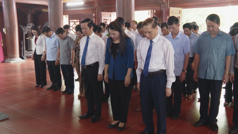 D&acirc;ng hương nh&acirc;n kỷ ni&ecirc;̣m 77 năm Cách mạng Tháng tám và Qu&ocirc;́c khánh 2/9