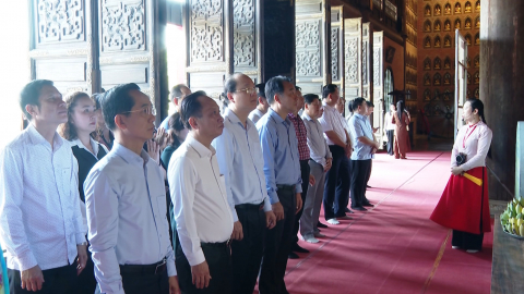 Đo&agrave;n đại biểu tỉnh C&agrave; Mau tham quan Khu văn h&oacute;a t&acirc;m linh n&uacute;i ch&ugrave;a B&aacute;i Đ&iacute;nh
