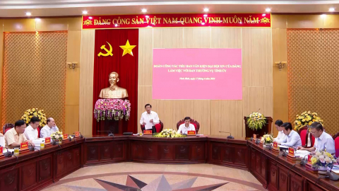Đo&agrave;n c&ocirc;ng t&aacute;c Tiểu ban Văn kiện Đại hội XIV của Đảng l&agrave;m việc với Ban Thường vụ Tỉnh ủy