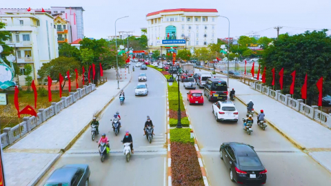 Phấn khởi, kỳ vọng v&agrave;o sự ph&aacute;t triển của th&agrave;nh phố Hoa Lư