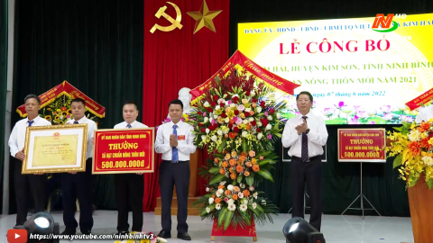 Kim Hải đ&oacute;n bằng c&ocirc;ng nhận x&atilde; đạt chuẩn n&ocirc;ng th&ocirc;n mới