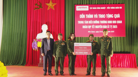 Viettel Ninh B&igrave;nh tặng qu&agrave; Trung t&acirc;m Điều dưỡng thương binh Nho Quan