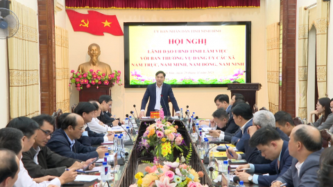 L&atilde;nh đạo UBND tỉnh l&agrave;m việc với c&aacute;c x&atilde; về nhiệm vụ thời gian tới