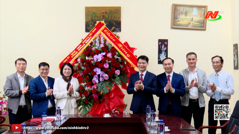 Thăm, ch&uacute;c mừng nh&acirc;n dịp kỷ niệm 43 năm Ng&agrave;y Nh&agrave; gi&aacute;o Việt Nam      