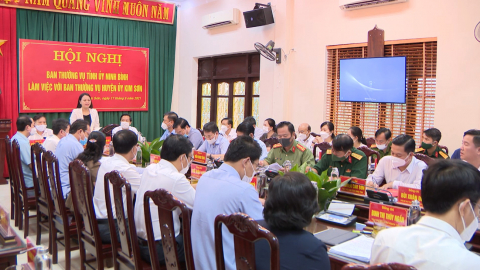 BTV Tỉnh ủy l&agrave;m việc với BTV Huyện ủy Kim Sơn