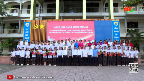 Đồng ch&iacute; B&iacute; thư Tỉnh ủy thăm trường THPT chuy&ecirc;n L&ecirc; Hồng Phong v&agrave; kiểm tra một số điểm chung cư cũ 