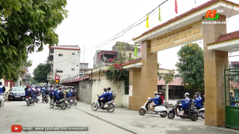 Đẩy mạnh tuy&ecirc;n truyền Luật Giao th&ocirc;ng trong học sinh