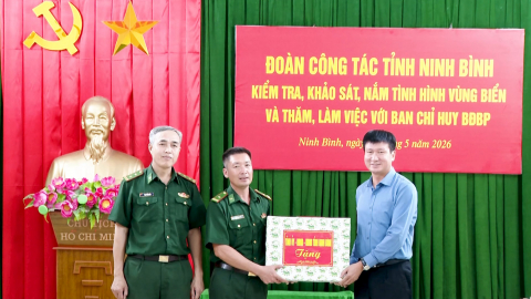 Đo&agrave;n c&ocirc;ng t&aacute;c của tỉnh khảo s&aacute;t, kiểm tra tuyến biển tr&ecirc;n địa b&agrave;n tỉnh