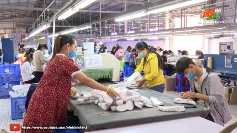 Ng&agrave;nh ng&acirc;n h&agrave;ng hỗ trợ doanh nghiệp vượt kh&oacute;