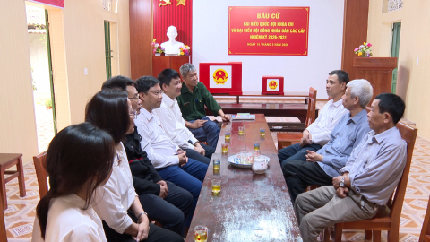 Đồng b&agrave;o c&ocirc;ng gi&aacute;o hướng về ng&agrave;y bầu cử