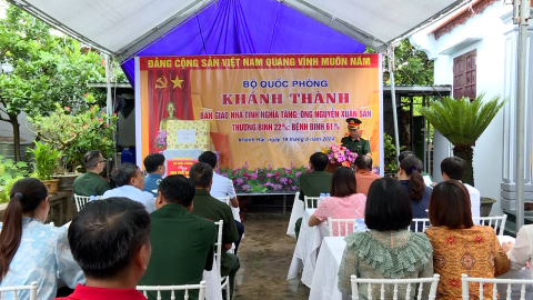 Kh&aacute;nh th&agrave;nh nh&agrave; t&igrave;nh nghĩa cho thương binh tại x&atilde; Kh&aacute;nh Hải
