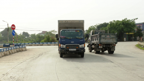 Kh&oacute; khăn lưu th&ocirc;ng qua đảo giao th&ocirc;ng