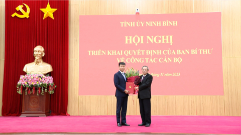 C&ocirc;ng bố Quyết định của Ban B&iacute; thư về c&ocirc;ng t&aacute;c c&aacute;n bộ