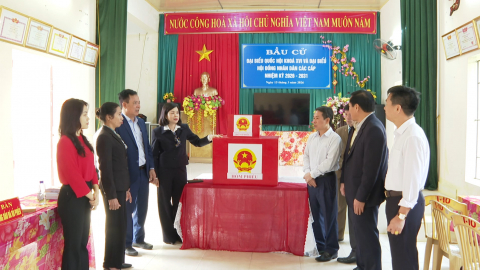 Kiểm tra c&ocirc;ng t&aacute;c chuẩn bị bầu cử tại c&aacute;c địa phương
