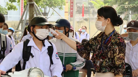 Học sinh Kim Sơn tựu trường sau kết th&uacute;c gi&atilde;n c&aacute;ch