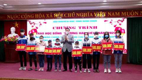 Trao học bổng Trương H&aacute;n Si&ecirc;u năm 2022