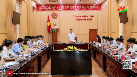 C&aacute;c đồng ch&iacute; Ủy vi&ecirc;n Ban Thường vụ Tỉnh ủy duyệt chương tr&igrave;nh Đại hội Đảng bộ c&aacute;c x&atilde;, phường